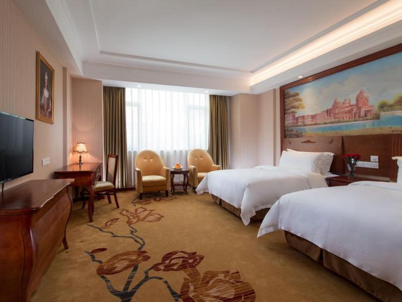 Vienna Hotel Puning South Huancheng Road High-Speed Train Station Экстерьер фото